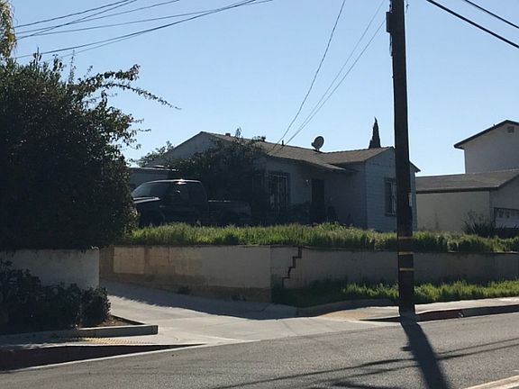 3rd image of 2220 E 18th St