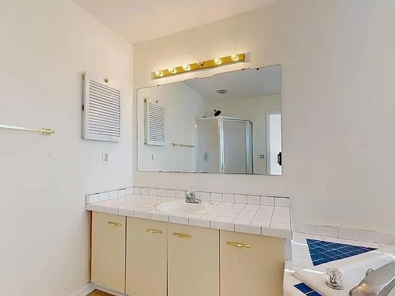 978 Stewarts Creek Dr #9 — Photo 6