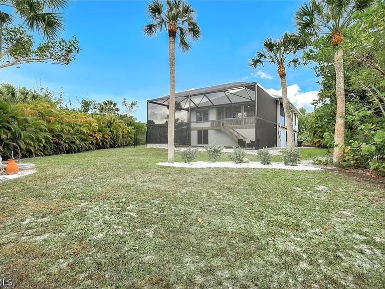 2130 Sunset Cir — Photo 33