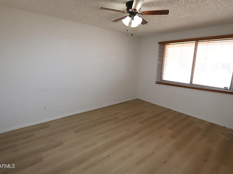 1910 E Manhatton Dr — Photo 19