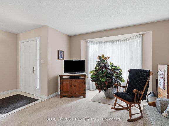 4th image of 236 Margaret St