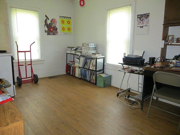 5th image of 553 Fountain St
