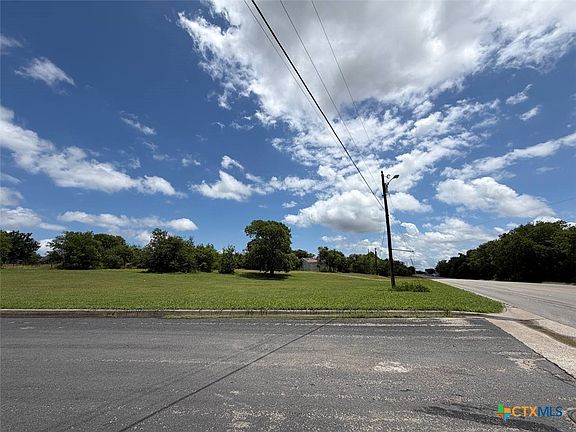 3rd image of 2319 Westcliff Rd