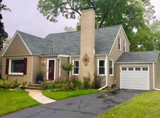 2347 N 101st St, Wauwatosa, WI 53226