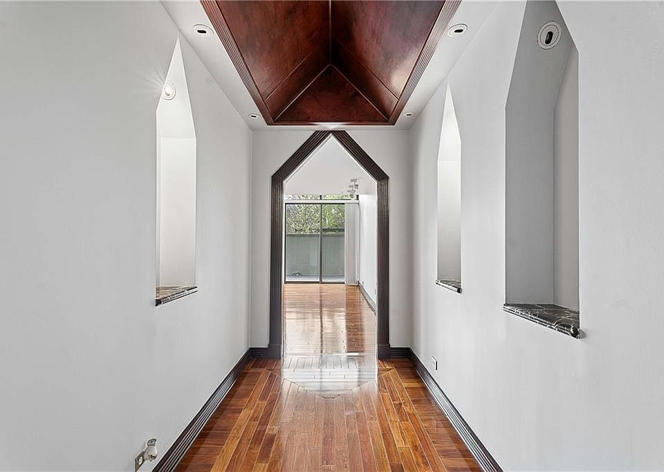 1st image of 2660 Peachtree Rd NW APT 4A