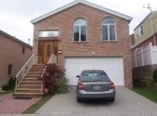 3346 156th St, Flushing, NY 11354
