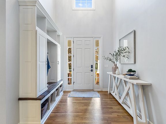 5th image of 209 Meadowcrest Pl
