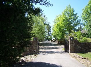 1 Bluff Rd, Hardy, AR 72542