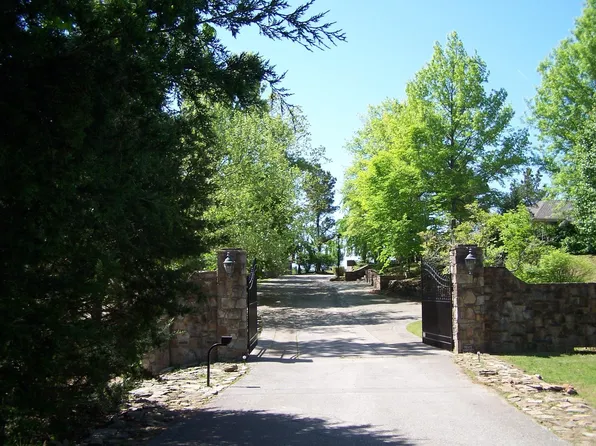 1 Bluff Rd, Hardy, AR 72542
