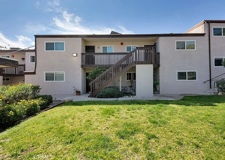 2 bed, 796 sqft, $2,600 — Photo 1