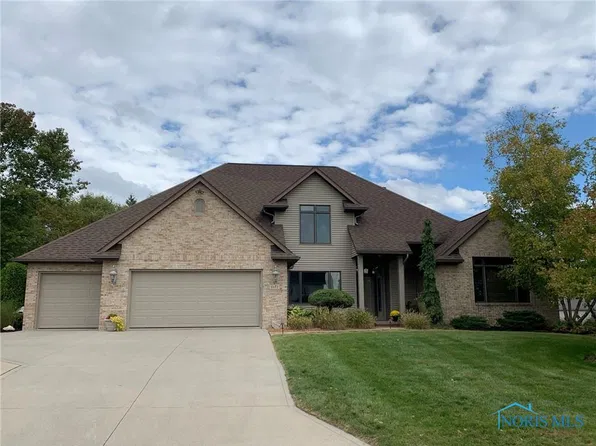 1102 Greystone Dr, Bryan, OH 43506
