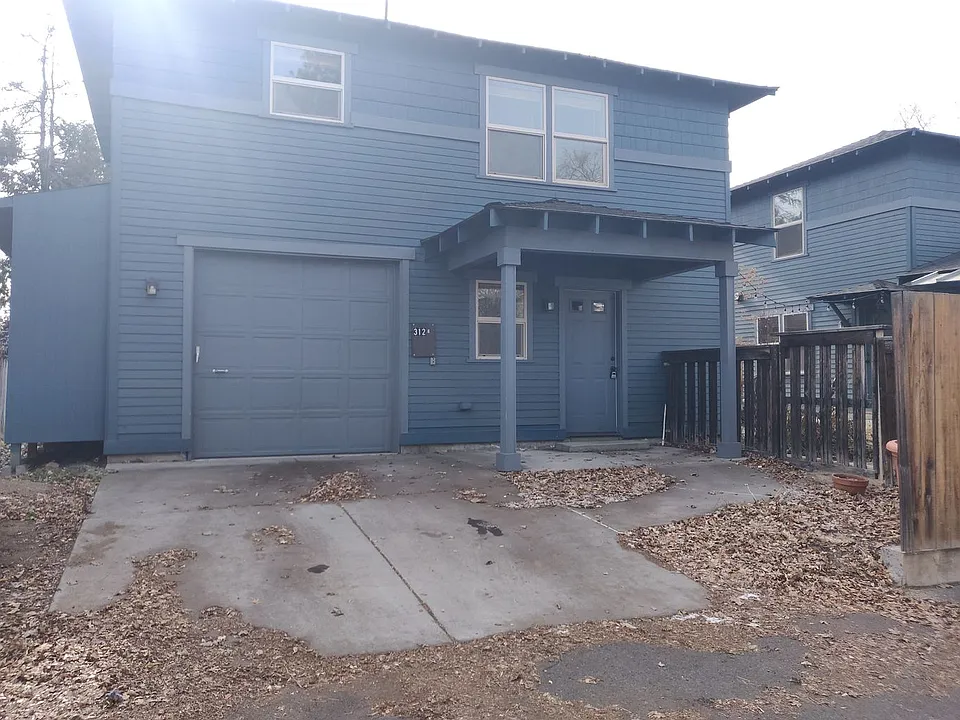 312 NE 4th St