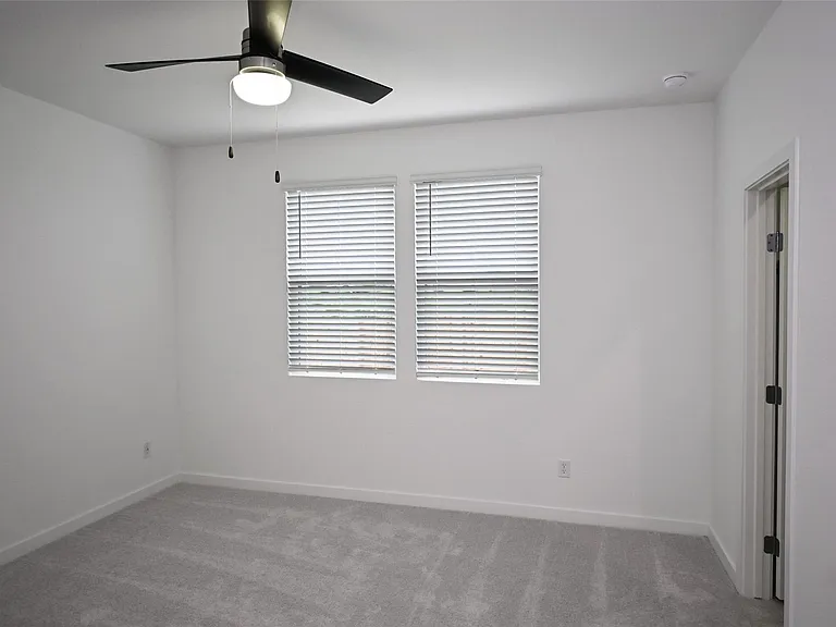 261 Elk Ave — Photo 15