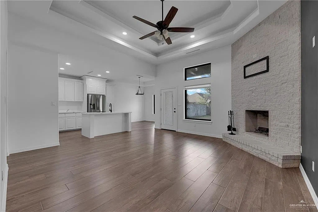 3 bed, 2.0 bath, 1611 sqft, $2,150 — Photo 3