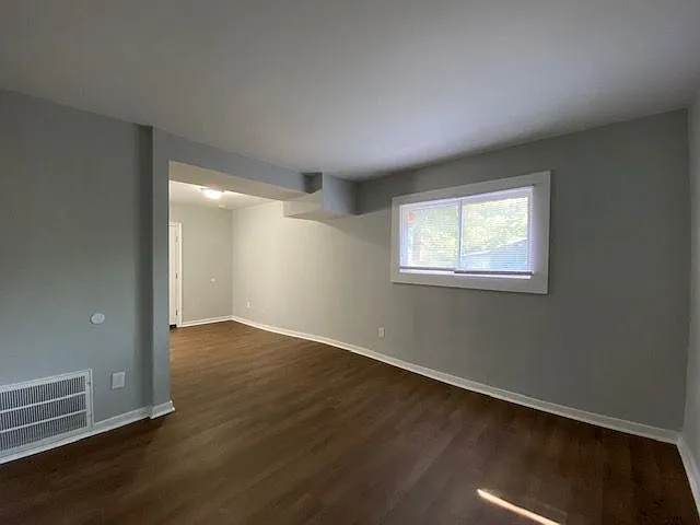 Lynhaven Apartments — Photo 12