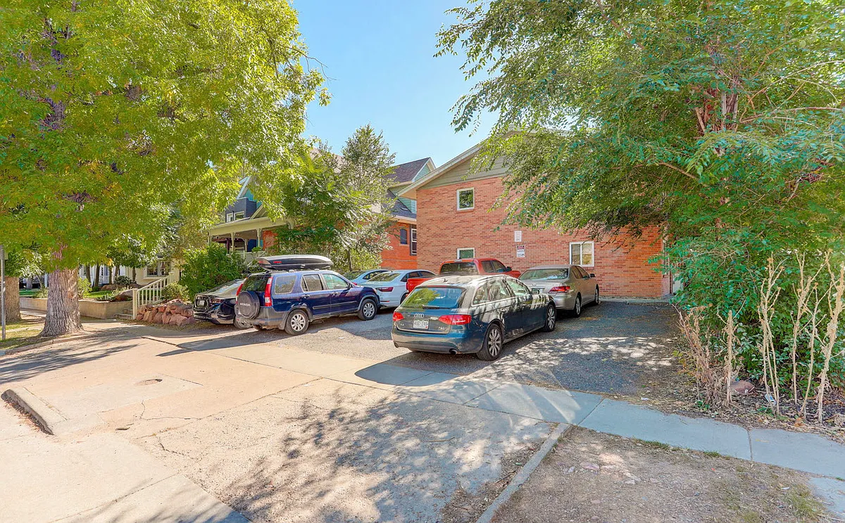 Private reserved parking for up to 10 cars - 1224 11th St #2