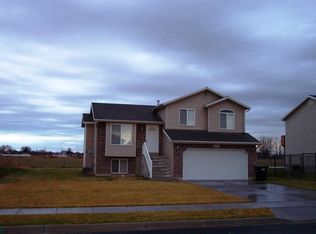 693 N 1725 W, Clinton, UT 84015