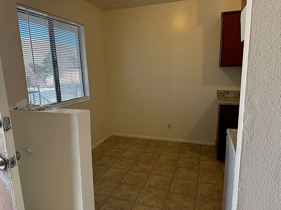 5th image of 213 Alvarado Dr NE #213