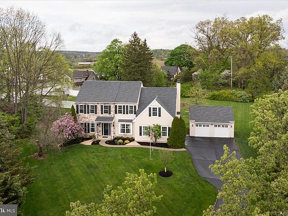 3rd image of 275 Alyssa Ln