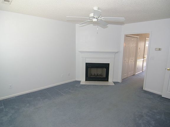 2nd image of 3901 Sterling Pointe Dr Unit Ee3