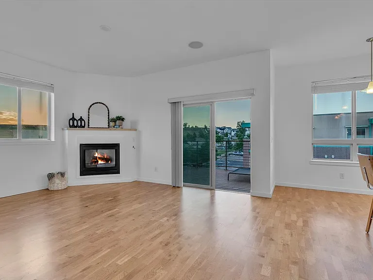1053 W Century Dr #310 — Photo 2