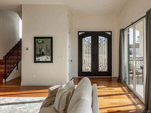 4th image of 1092 Evergreen St