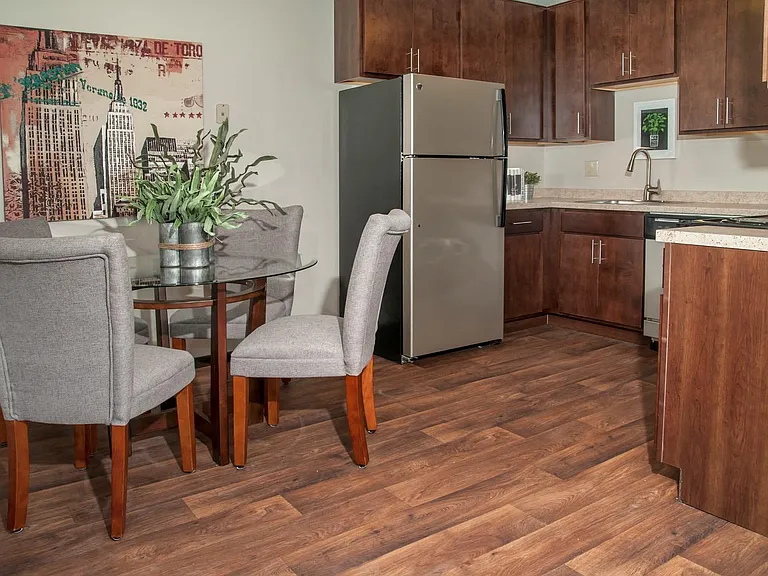 Hamline Pointe Apartments — Photo 24