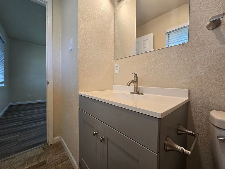 501 W Voelter Ave — Photo 15