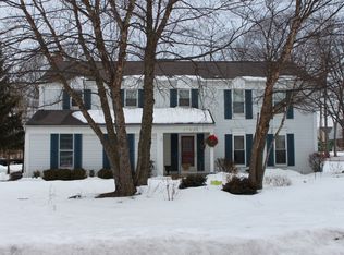 37909 Meadowhill Dr W, Northville, MI 48167