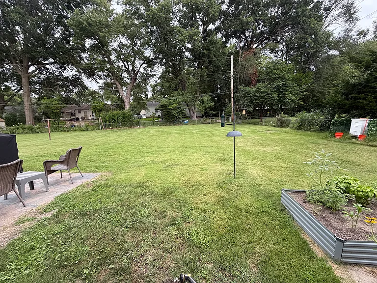 702 Lacy Ln — Photo 3
