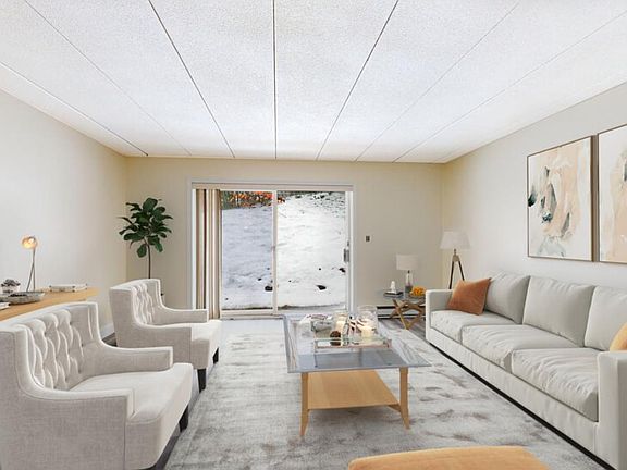 Living room
*Virtual Staging