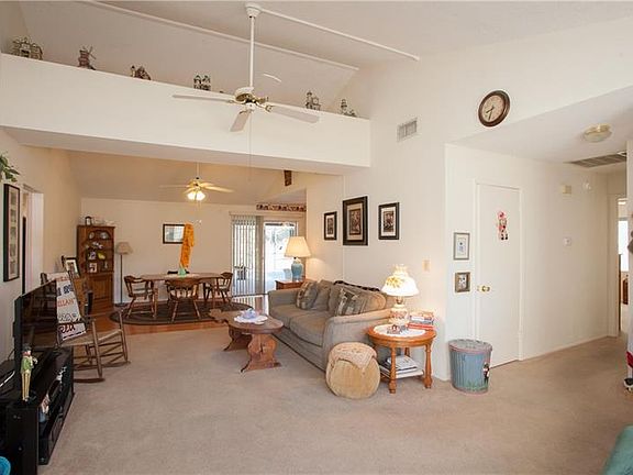 3rd image of 403 Hickory Ln