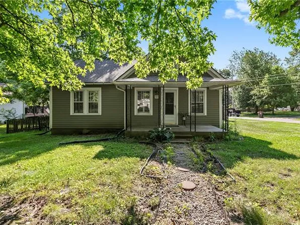 309 5th St, Greenwood, MO 64034