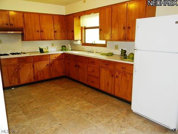 2nd image of 6104 Peach St NE