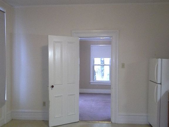 4th image of 223 E Park St APT 1