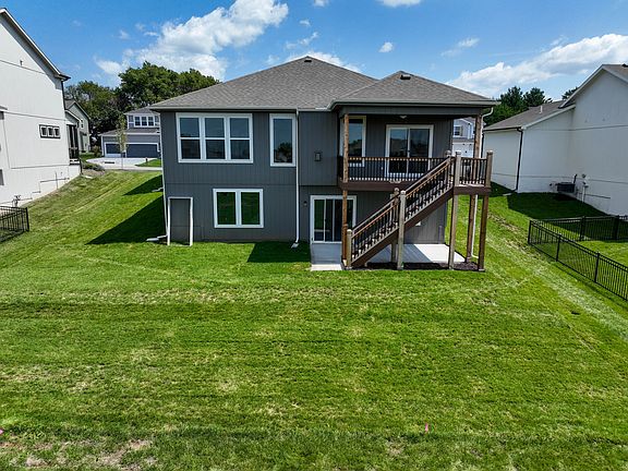 5th image of 3100 SW Arbortree Dr