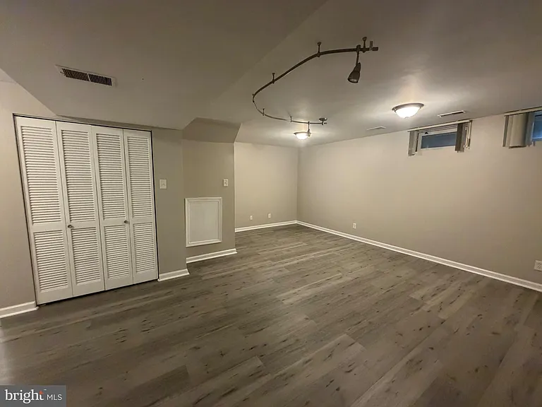 4 Coachlight Dr #4 — Photo 21