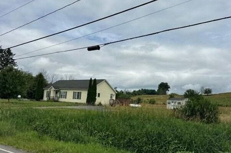 2nd image of 1882 Layton St