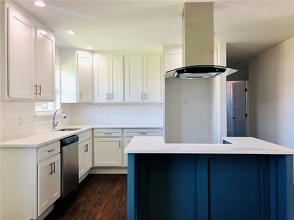 3rd image of 2241 Myrtlewood Dr