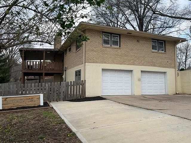 2nd image of 904 Ridgeway Dr