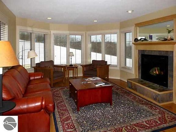 2nd image of 17125 Mountaintop Cir