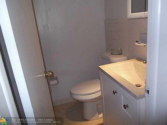 5th image of 2050 NE 39th St #305S
