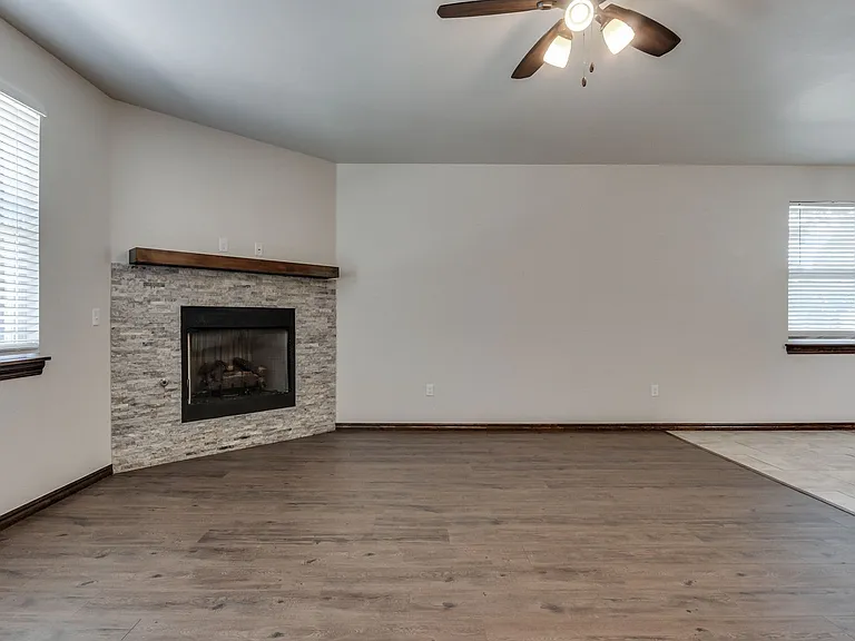 2200 Alta Vista Ln — Photo 8
