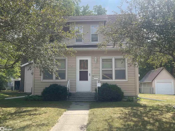 1009 3rd Ave S, Clear Lake, IA 50428