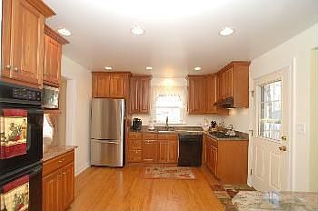 5th image of 713 E Evergreen St