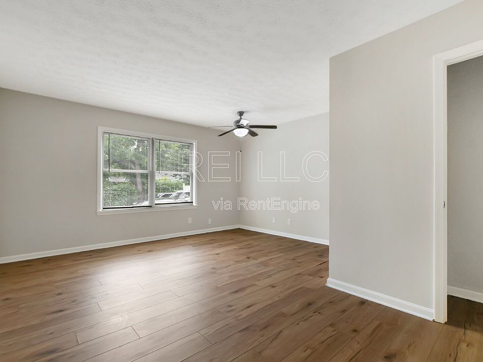 1st image of 3316 Noe Way APT 21