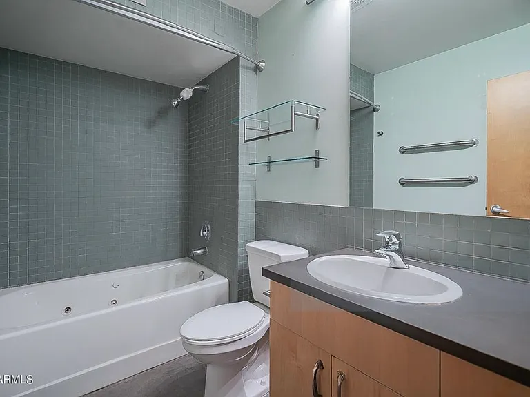 537 E Willetta St #6 — Photo 9