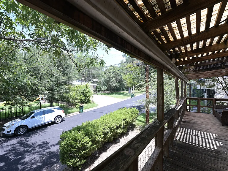 1603 Courtland Ln — Photo 18