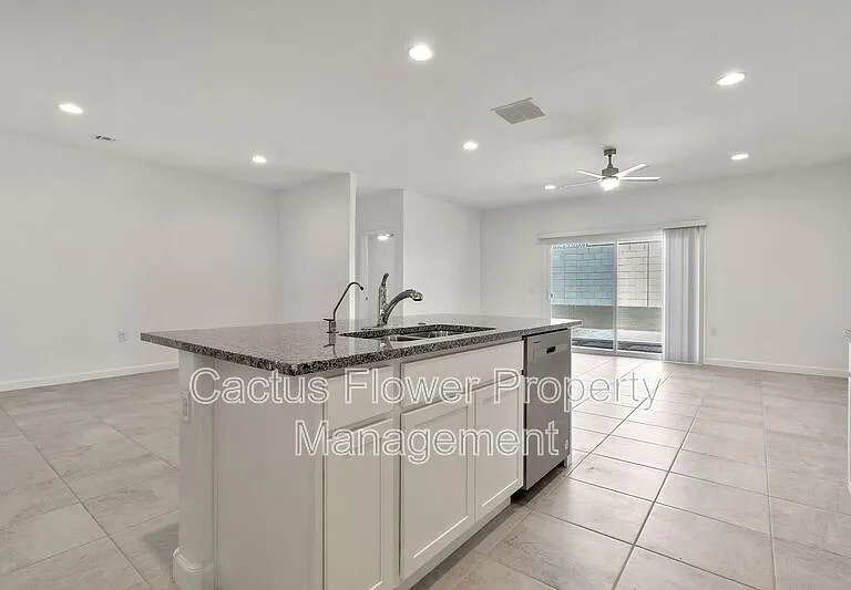 1718 W Sombra Ave — Photo 13