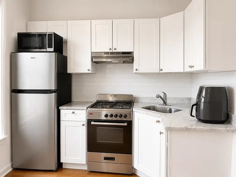 644 Driggs Ave #6 — Photo 9